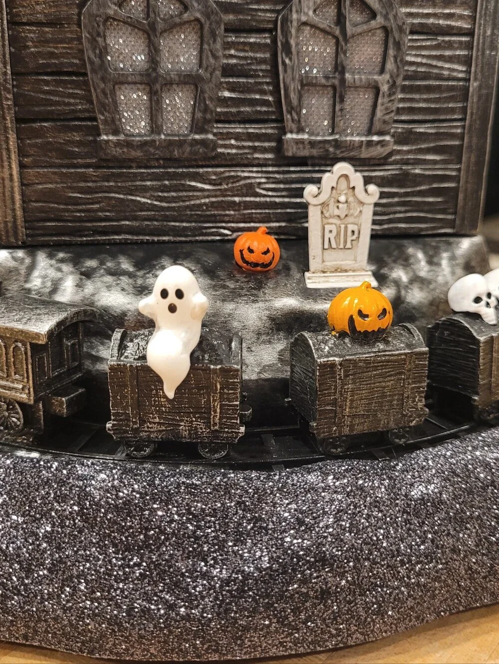 NEW Well Dressed Home Haunted Victorian Halloween Light-Up House Black & Silver